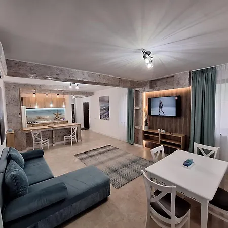 Apartament Obelisc, Epava&radio-vacanța