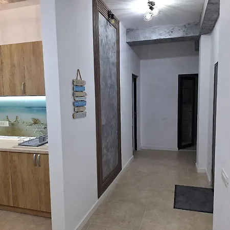 Apartament Obelisc, Epava&radio-vacanța