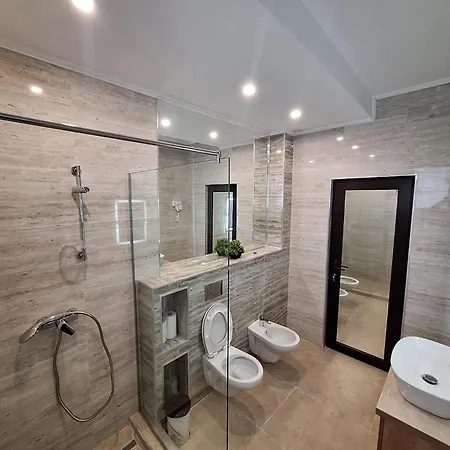 Apartament Obelisc, Epava&radio-vacanța *