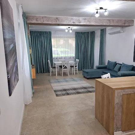 Obelisc, Epava&radio-vacanța Apartament