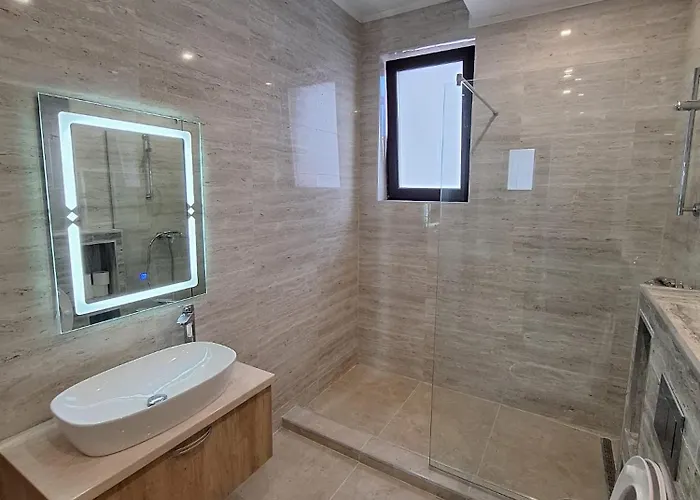 Obelisc, Epava & Radio-vacanta *